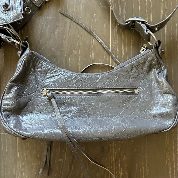 BALENCIAGA SMALL LE CAGOLE SHOULDER BAG IN GREY WITH AGED SILVER HARDWARE - Picture 8 of 16